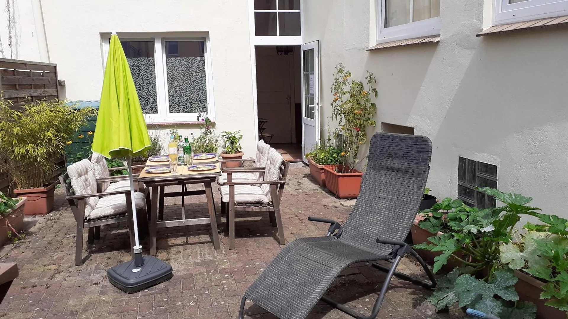 1-Zimmer-Apartment-2-Hochparterre Lubeck Germany